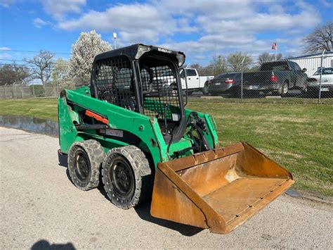 bobcat s450 tire size